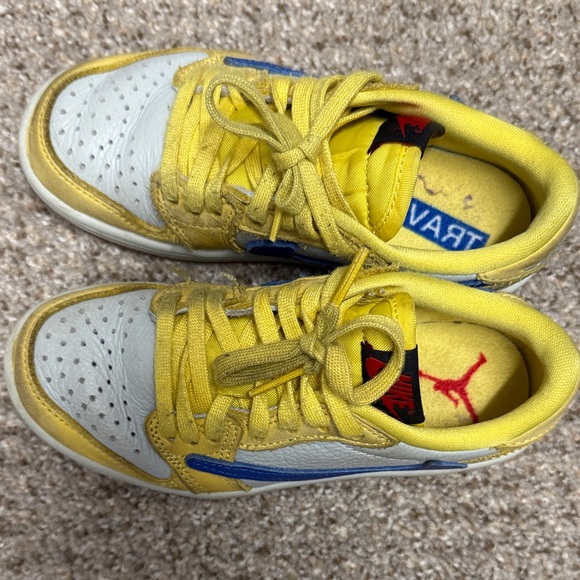 Nike Kids Sneakers in Yellow and Blue - Picture 3 of 5